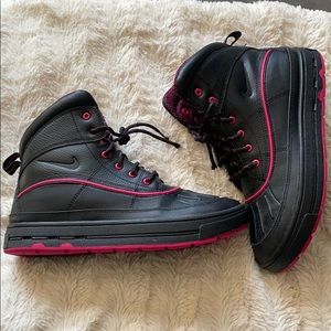 Nike ACG boots black/hot pink 7y